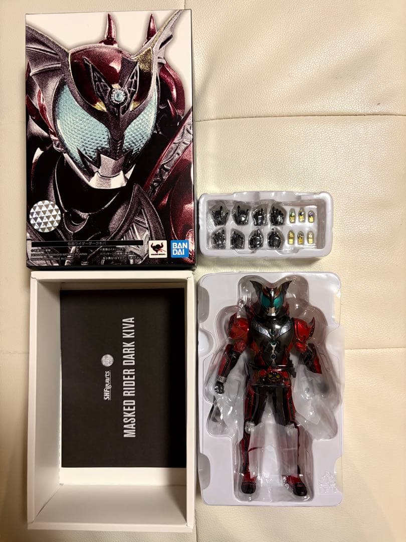 【新品同様】真骨彫製法　仮面ライダーダークキバ　フィギュアーツ