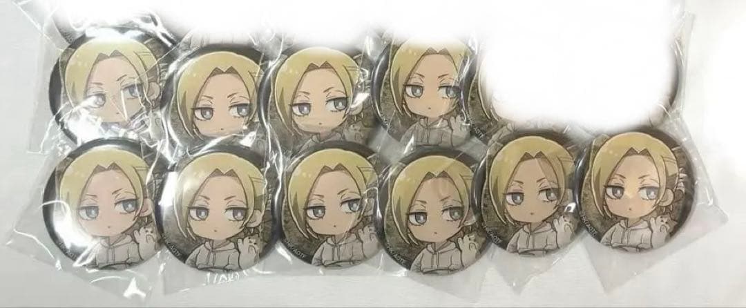 進撃の巨人 プリンセスカフェ 猫 缶バッジ アニ・レオンハート