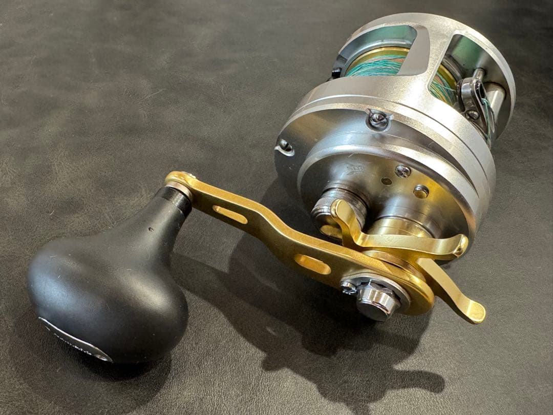 シマノ　カルカッタ800F CALCUTTA 右巻き　両軸リール　ベイト