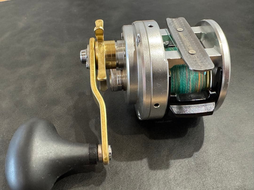 シマノ　カルカッタ800F CALCUTTA 右巻き　両軸リール　ベイト