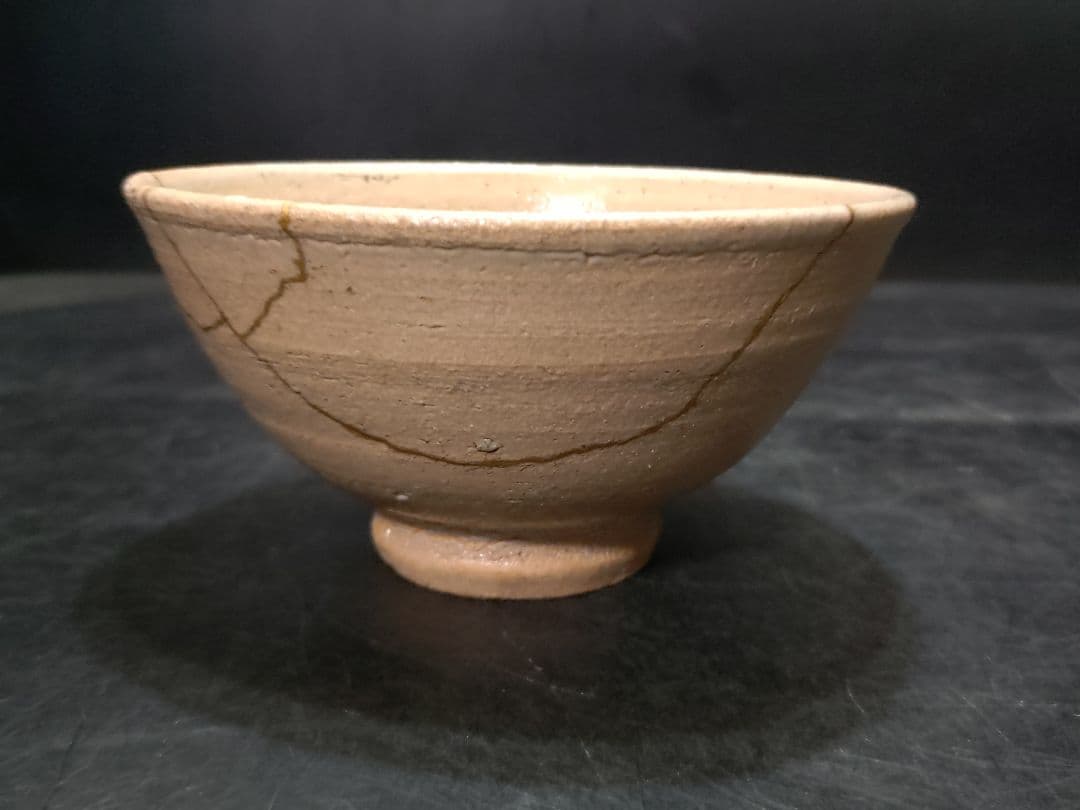 人間国宝　中里無庵（十二代中里太郎右衛門）造　唐津井戸茶碗　共箱　金継あり