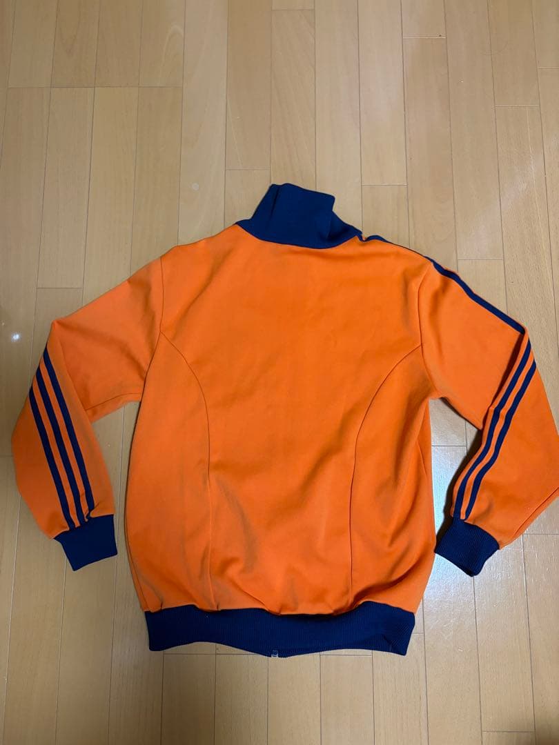 adidas ジャージ　オレンジ色