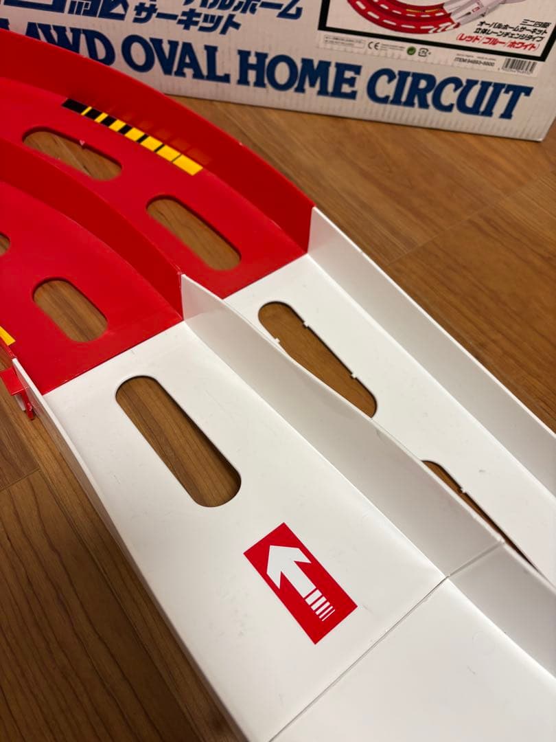 ミニ四駆サーキット 赤・白・青