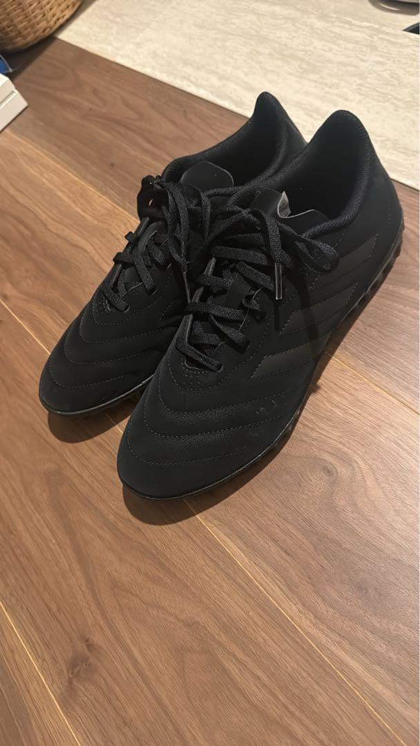 adidasトレシュー