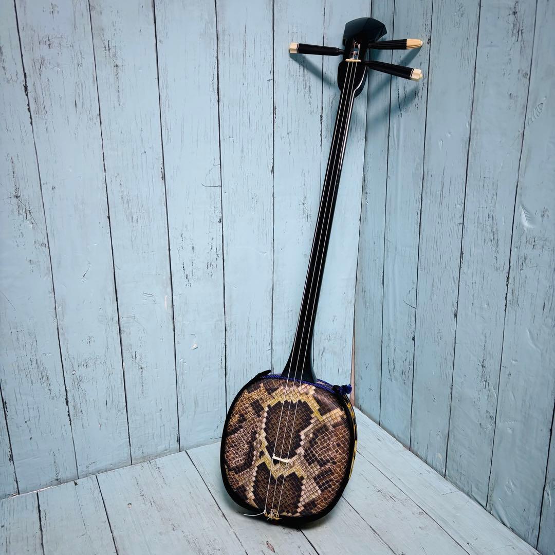 沖縄三線　人工皮　ケース付き　民族楽器　琉球　和楽器　弦楽器　三味線　美品