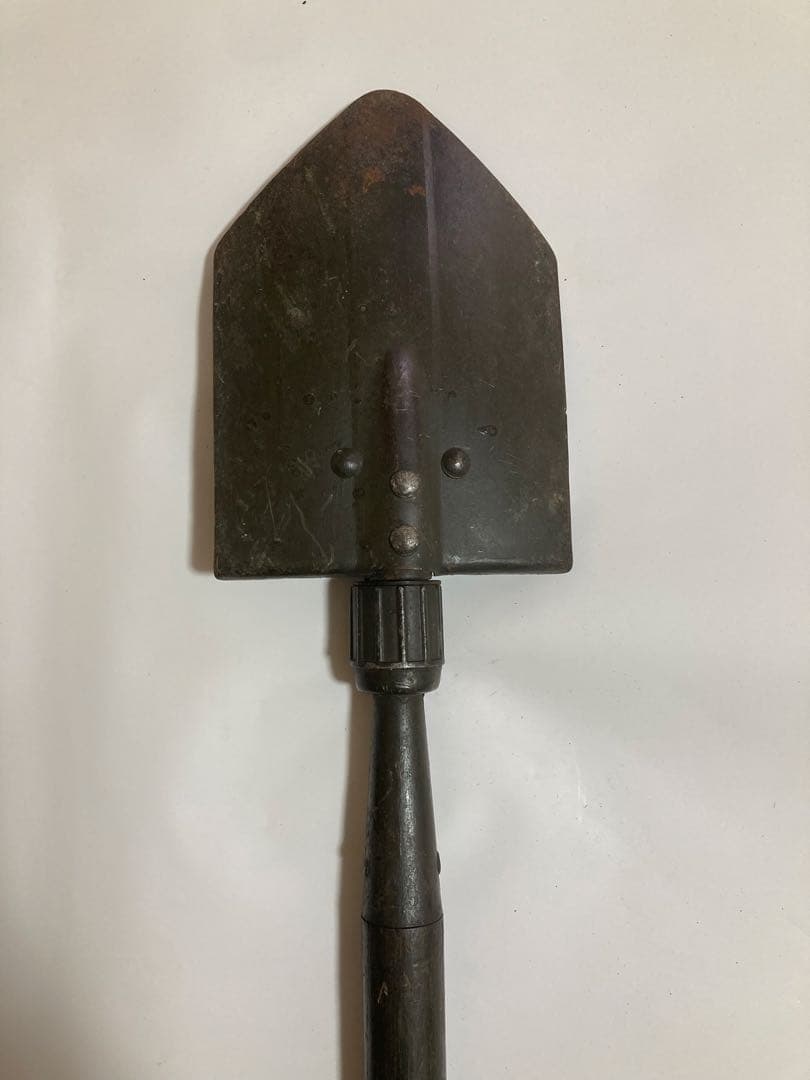 【米軍放出品】折りたたみ式シャベルと収納ケース