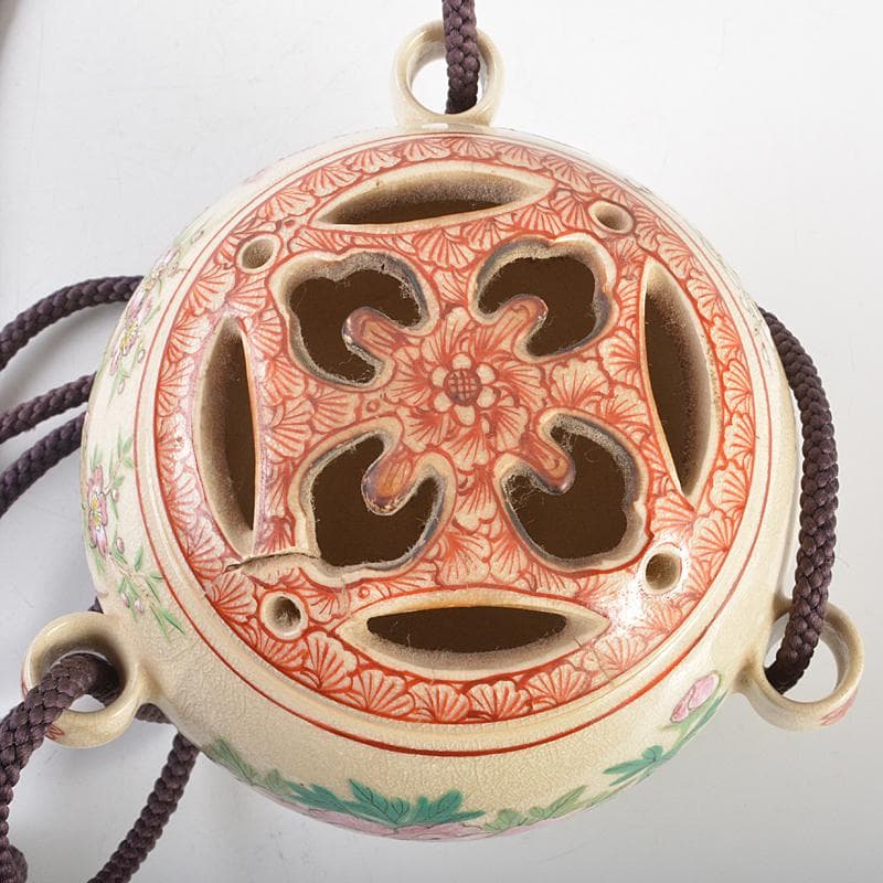 茶道具　京焼　三代　東山深山造　色絵　四季草花文　吊香炉　共布共箱　MR7382