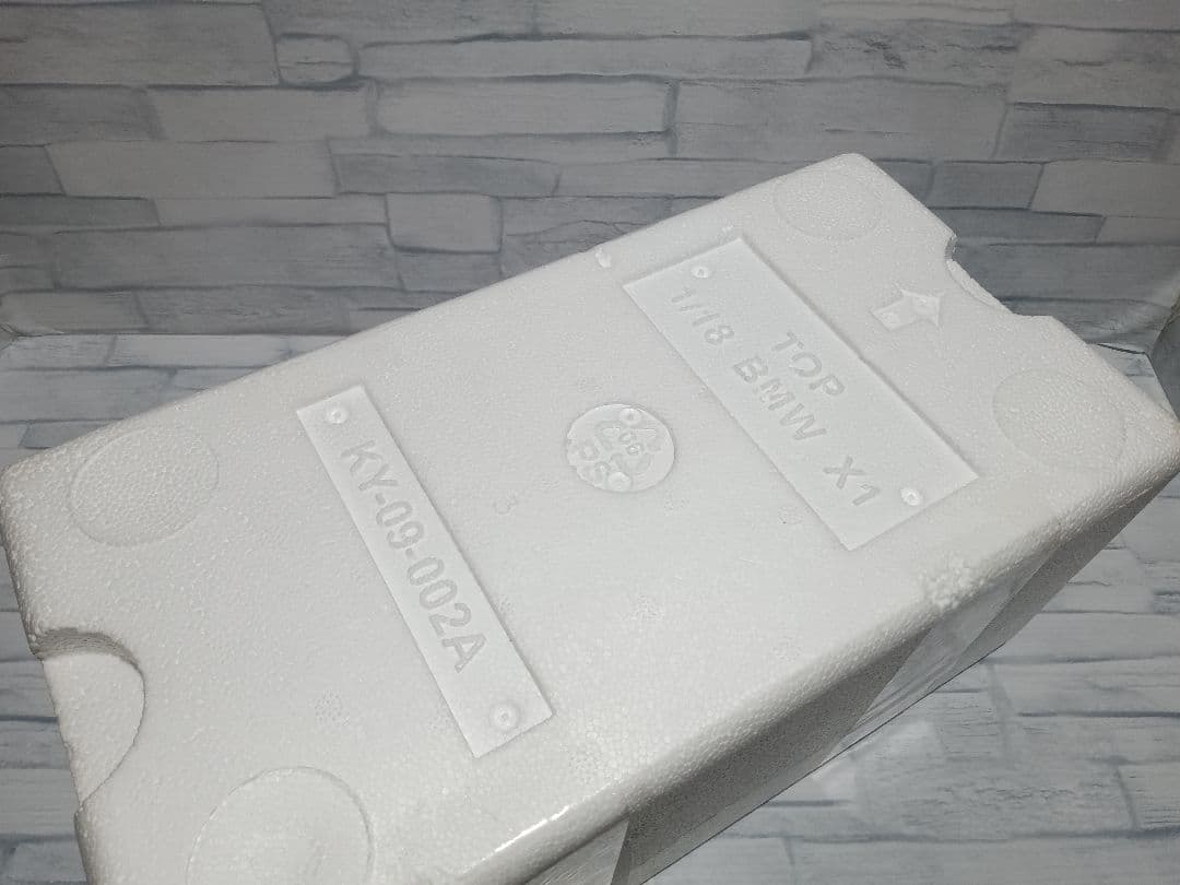 1/18  X1 ディーラー品　ミニカー　ホワイト　内装ブラウン