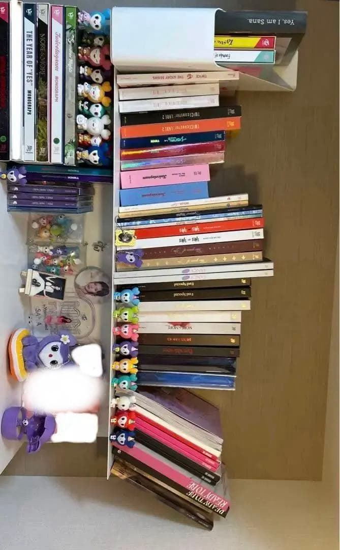 TWICE　まとめ売り　アルバム　アクスタ　ガチャ　缶バッチ　ペンライト　トレカ