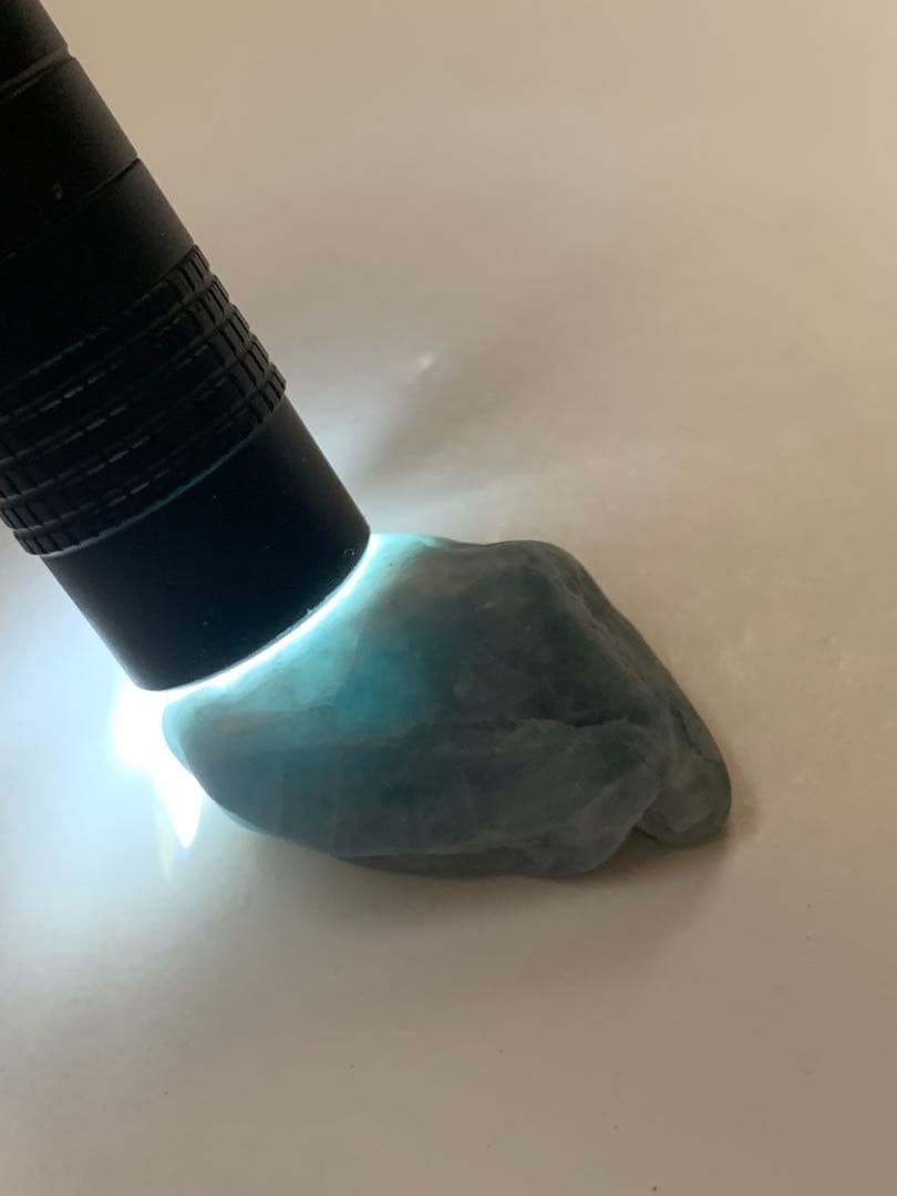 宝石質　糸魚川入りコン沢青翡翠　海石　原石　青ひすい　水石　根付　国産鉱物標本