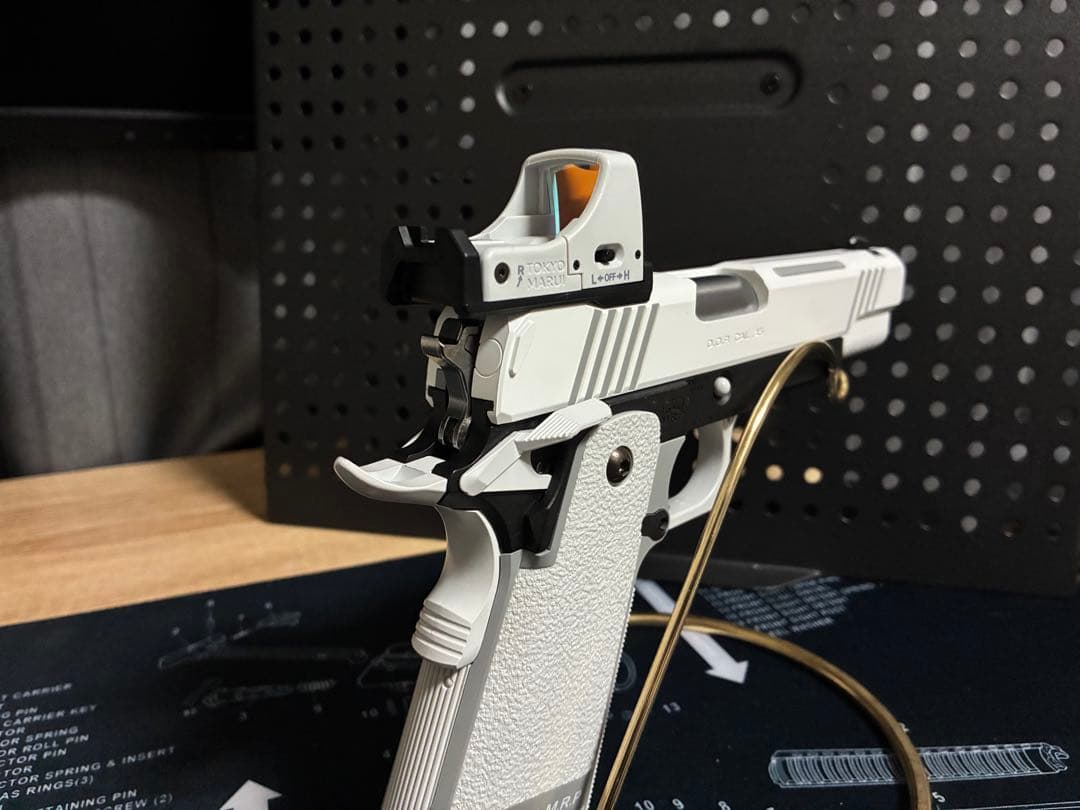 東京マルイ ハイキャパホワイトプロサイト