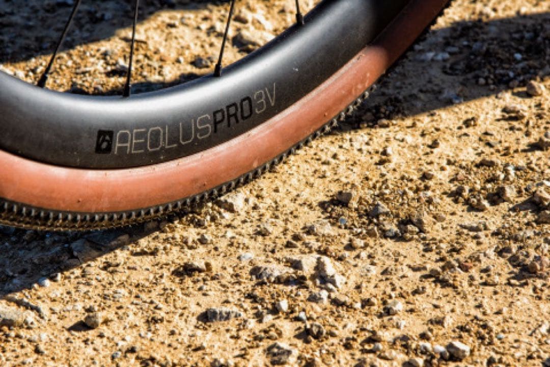 AEOLUS PRO 3V ホイールセット チューブレス対応