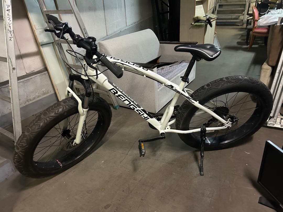 兵庫県神戸市より！BENGSHI ホワイト ファットバイク極太タイヤ　整備済み。