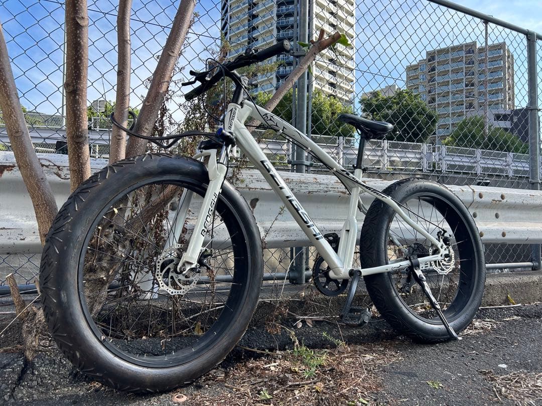兵庫県神戸市より！BENGSHI ホワイト ファットバイク極太タイヤ　整備済み。