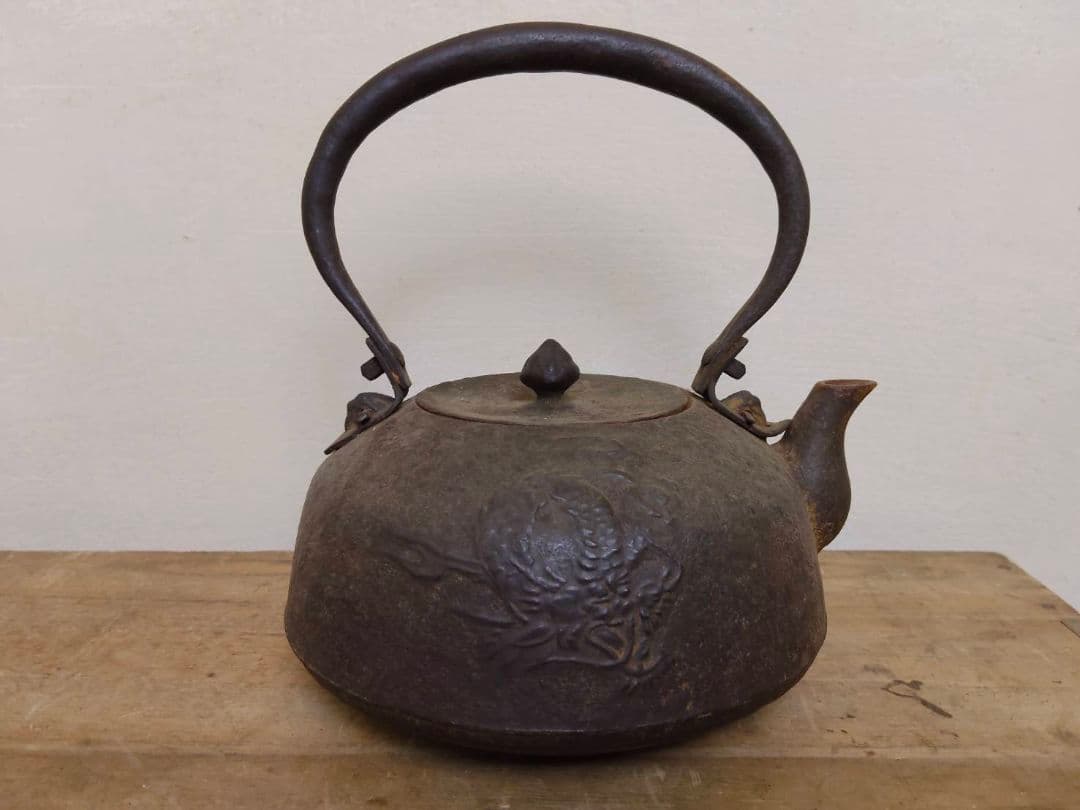 ★南部釜師 及川鉄作 雲龍紋平丸形鉄瓶 茶道具　レトロ　当時物　アンティーク