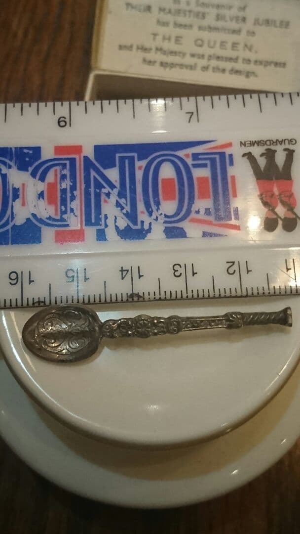 最終価格、箱付き、ベビースプーンのブローチ、誕生祝い