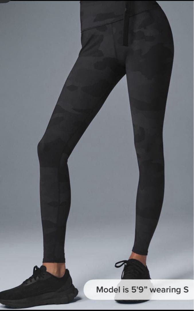 新品未使用！現行品　alo yoga アローヨガ　迷彩　カモフラージュ　ブラック