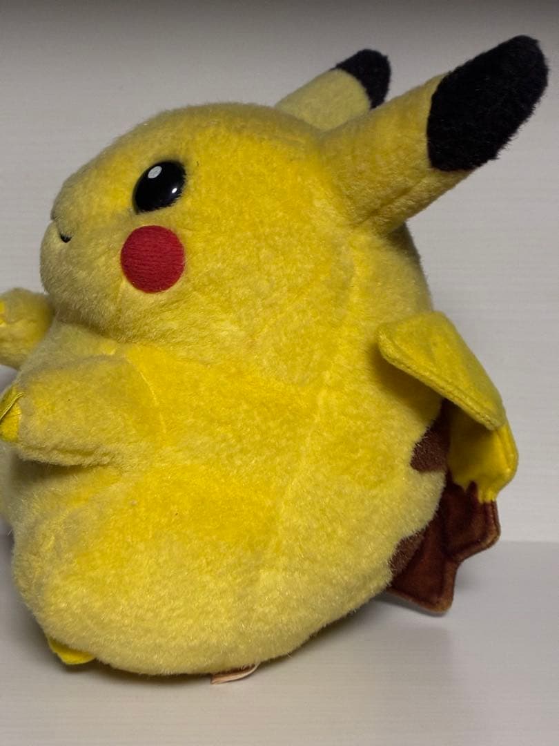初期ピカチュウ　ぬいぐるみ