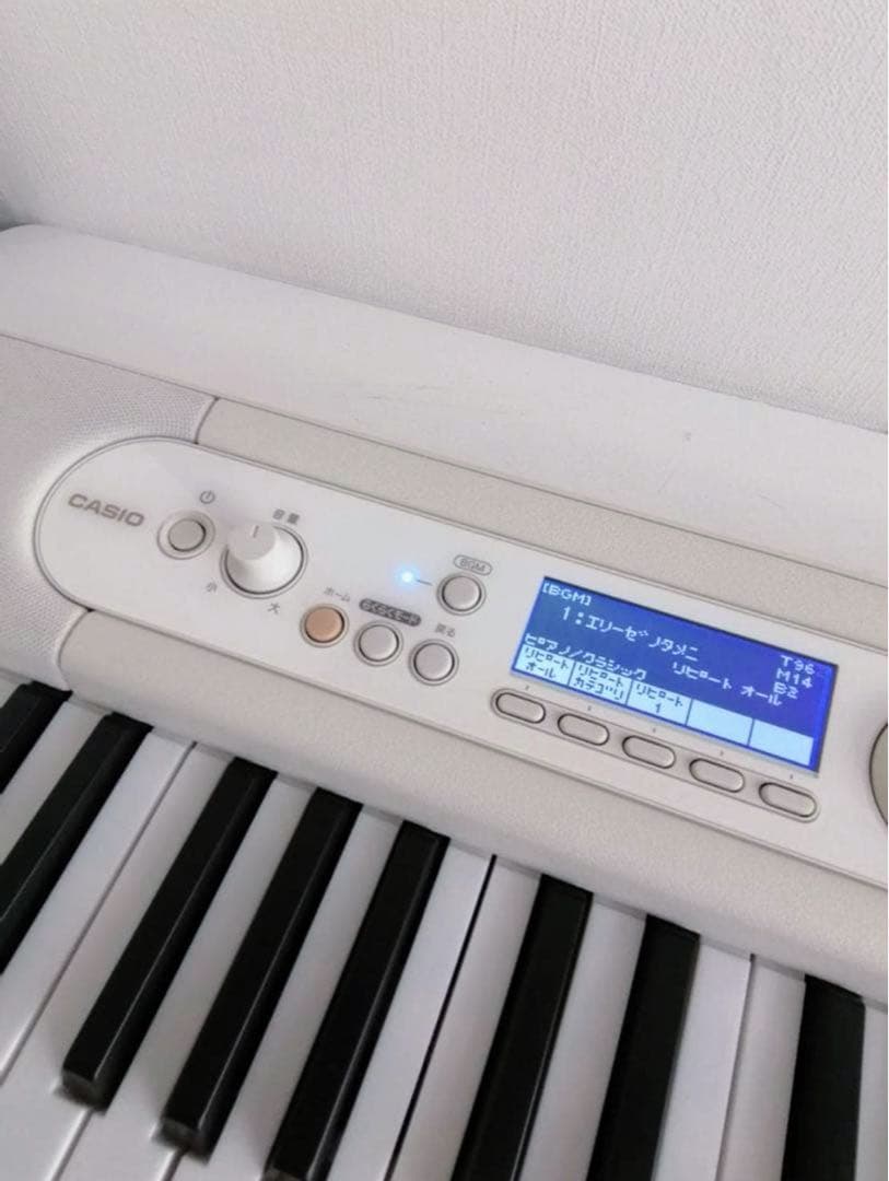 【美品】カシオ 電子ピアノ 光ナビゲーションキーボード LK-526 CASIO