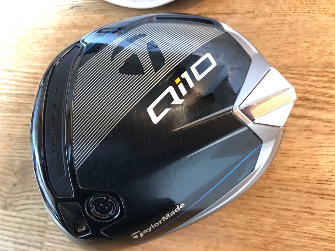 左）TaylorMade Qi10 10.5ドライバーヘッド＋ヘッドカバー付き