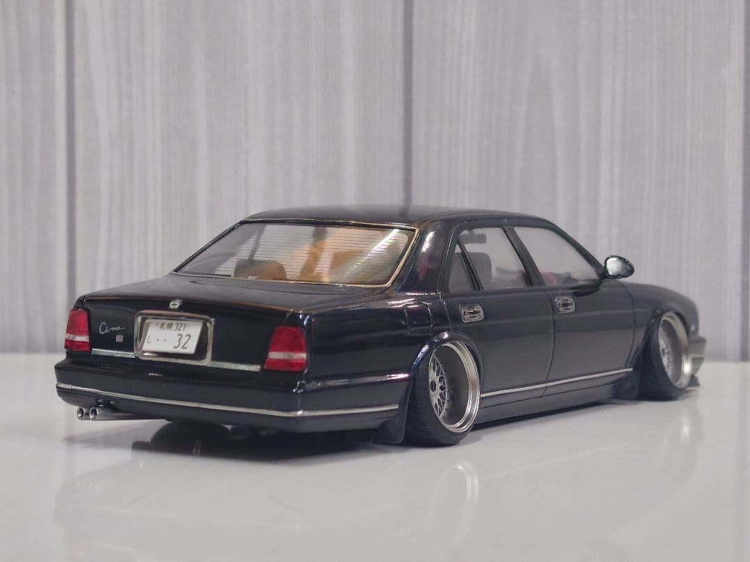 アオシマ Y32 シーマ CIMA 純ベタ仕様　プラモデル　1/24