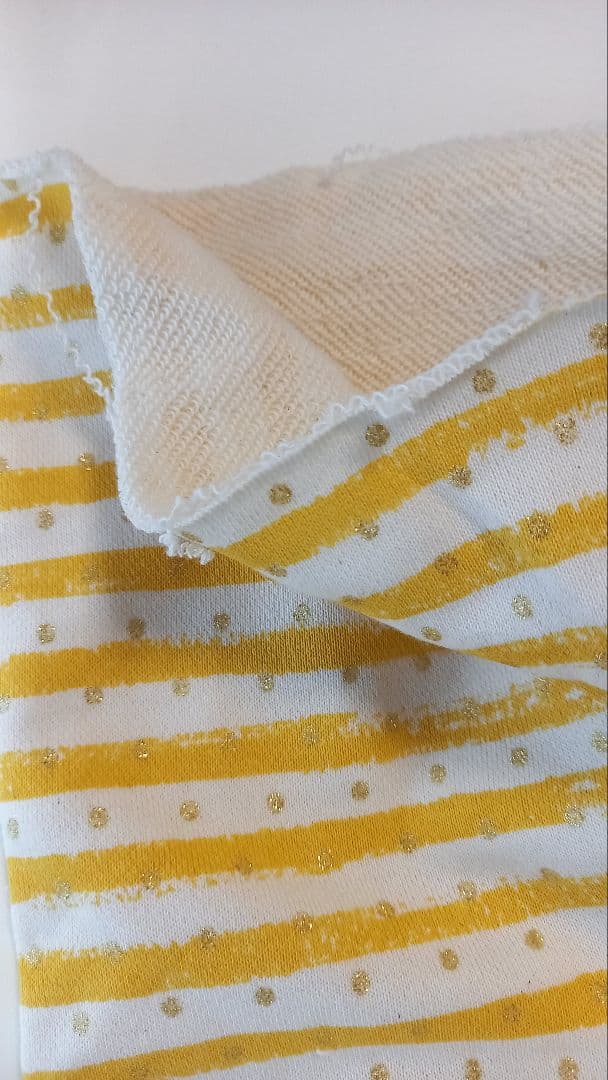 黄色ボーダーにドット