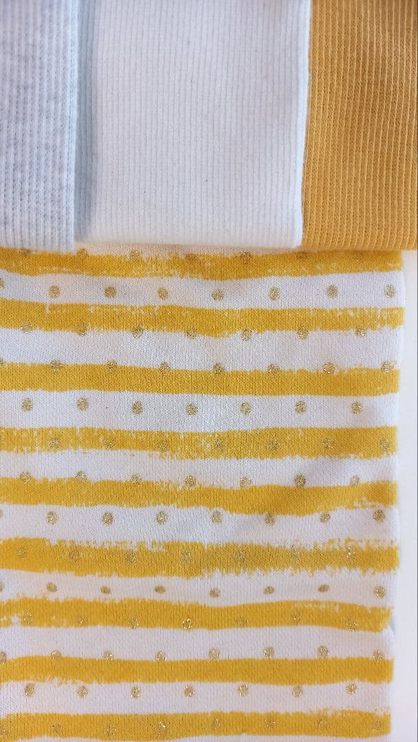 黄色ボーダーにドット