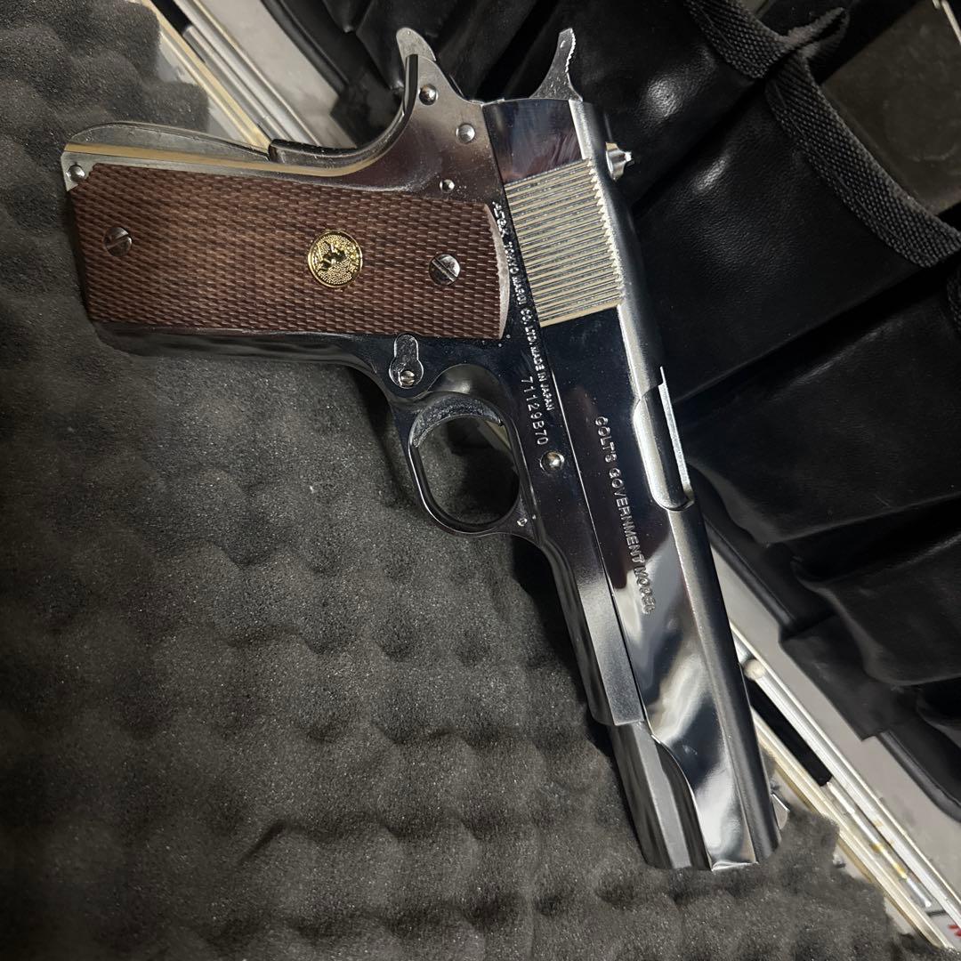 コルトガバメント 1911 クロームモデル