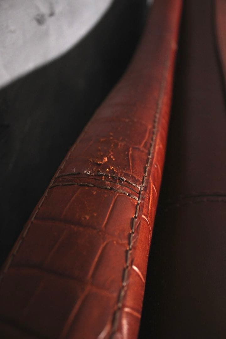 首都圏送無料〜BASTEXイタリア　アンティーク　超一流　ソファ 総本革＋ワニ革