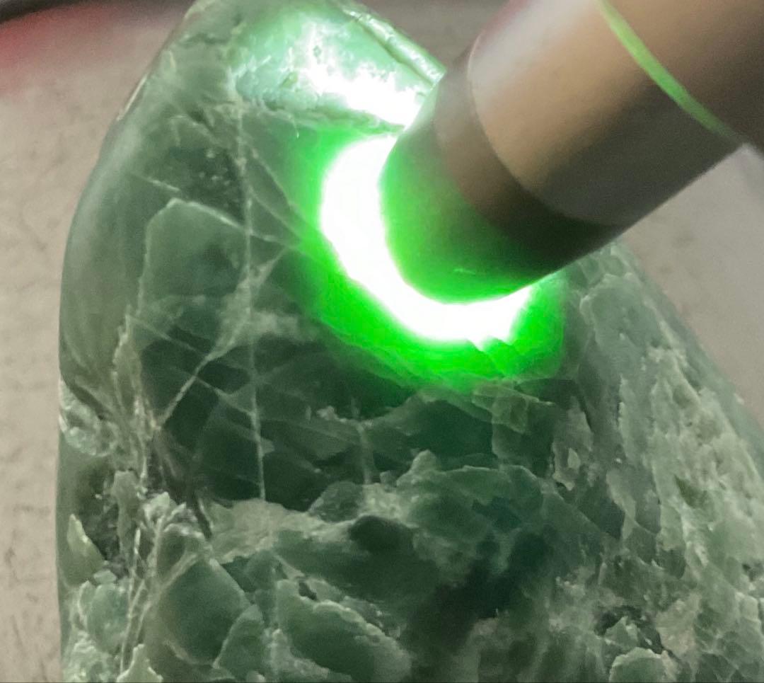 濃緑色　糸魚川翡翠173g ヒスイ　ひすい　オンファス輝石