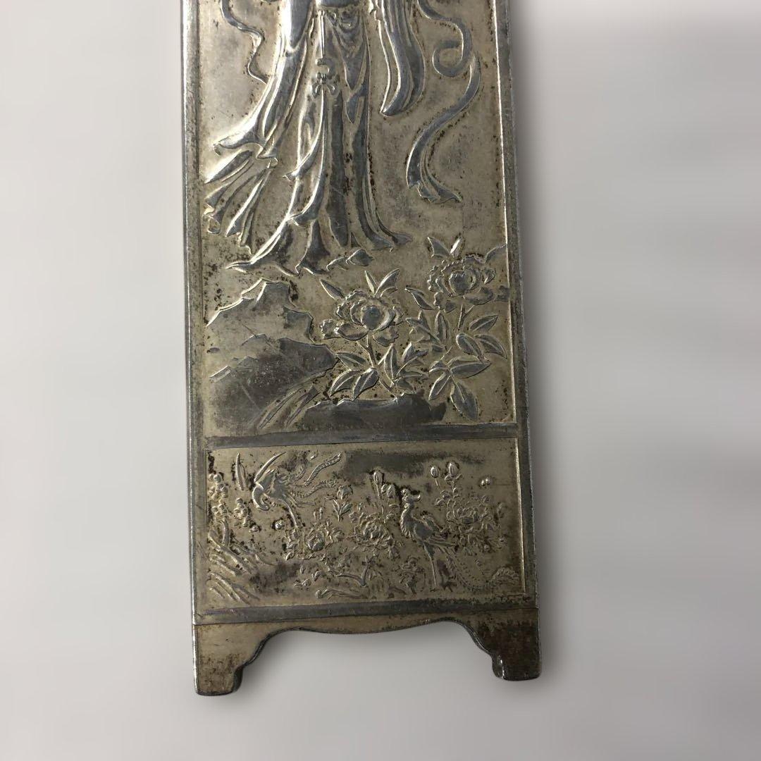 銀足　　中国金属製 浮彫り 女性像 工芸品