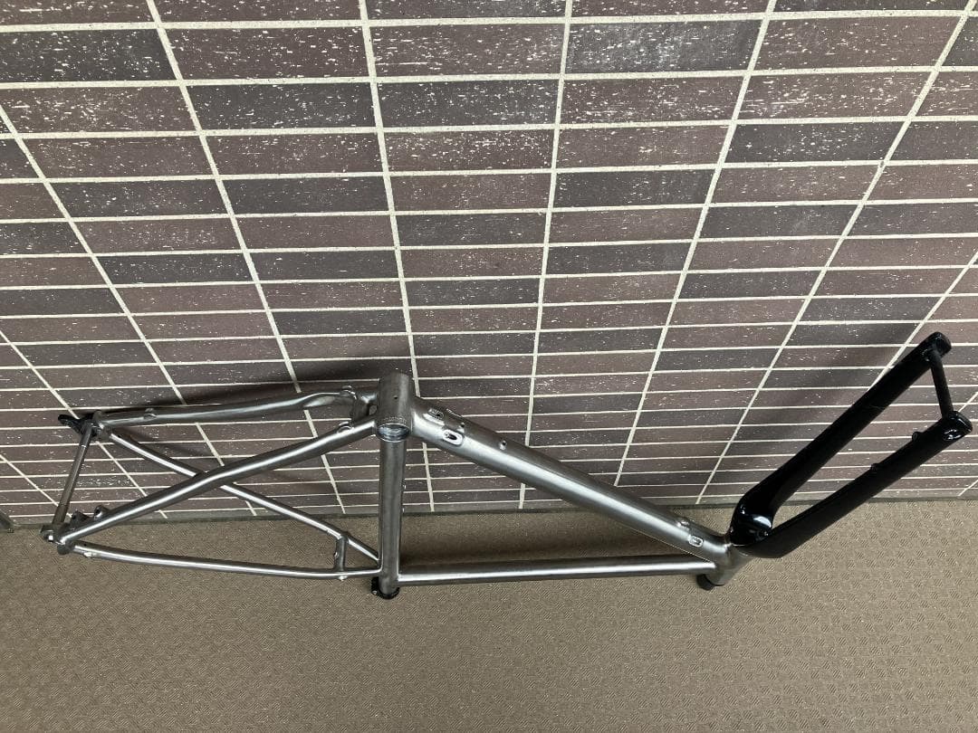 【直接取引限定】チタンフレーム グラベルバイク フラットバー サイズ52