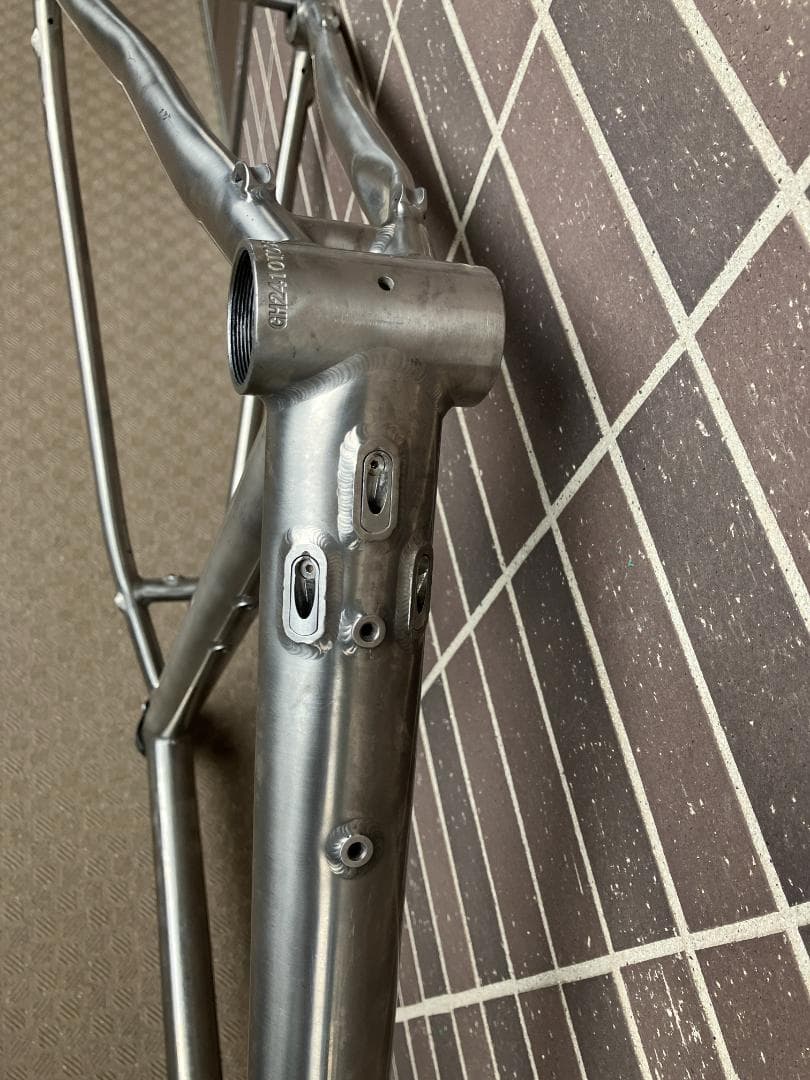 【直接取引限定】チタンフレーム グラベルバイク フラットバー サイズ52