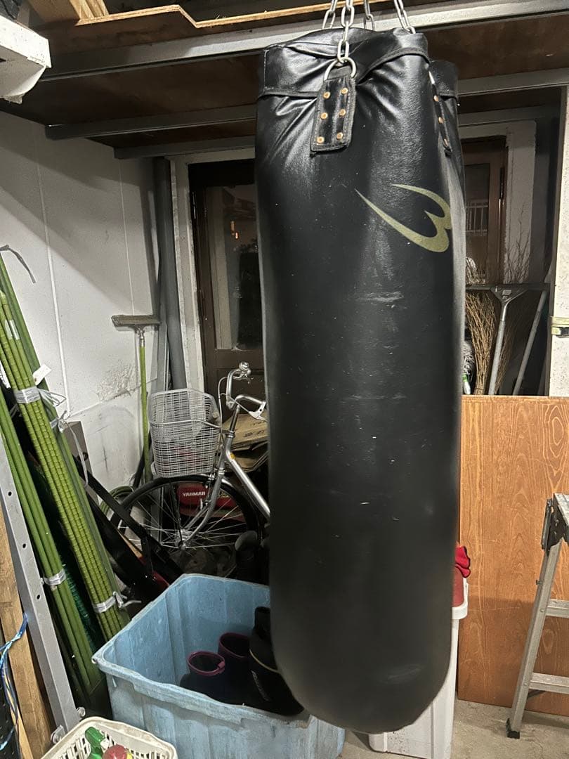 (進撃の暇人)ボディメーカー　サンドバッグ　取り付け金具付き