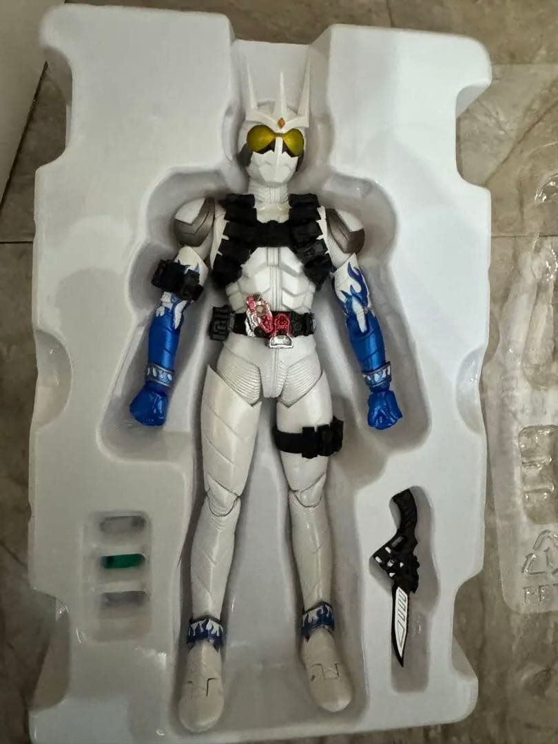 真骨彫　仮面ライダーエターナル