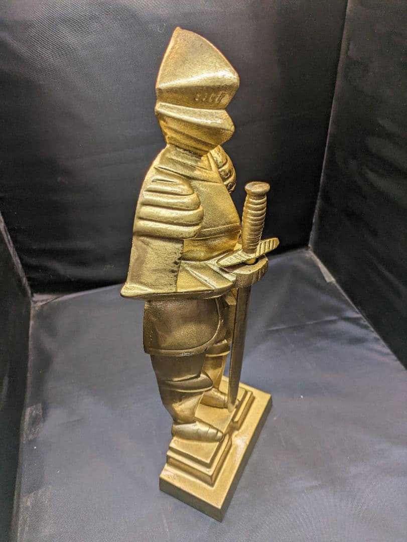 ☆b184、中世ヨーロッパ 西洋 騎士 ナイト 金属製 壁掛け オブジェ