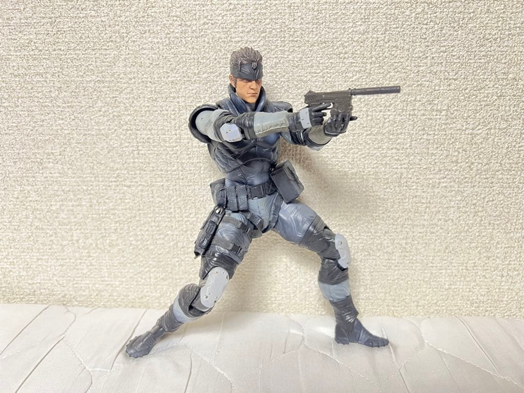 メタルギアソリッド PLAY ARTS改 フィギュア ソリッド・スネーク