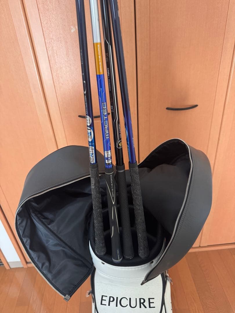 ゴルフキャディーバック　ゴルフクラブ4本付き