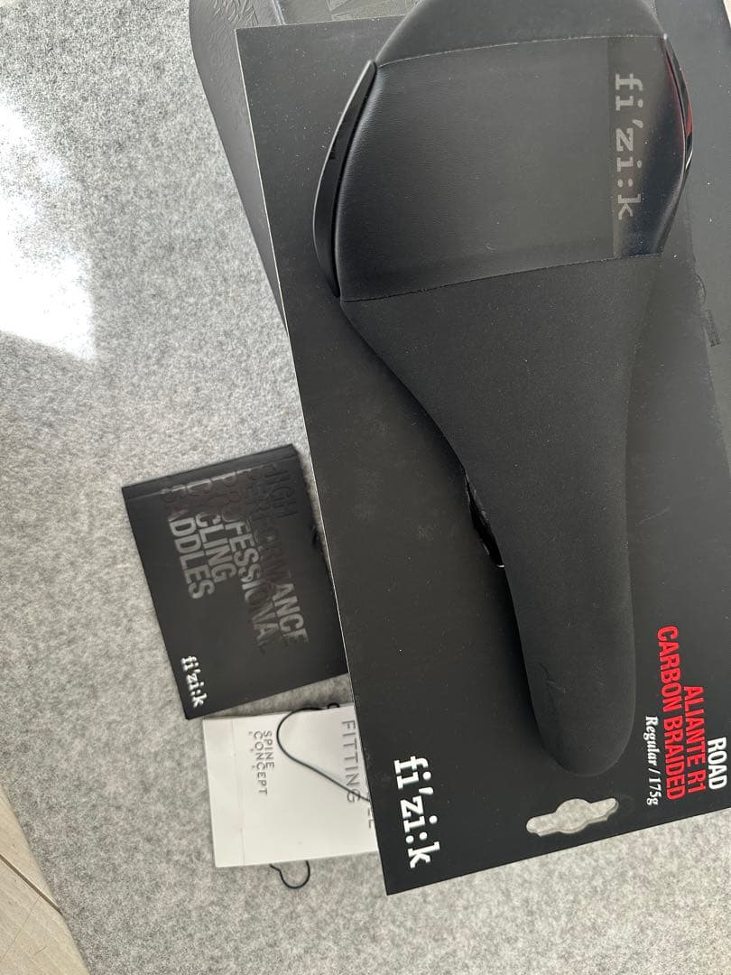 fizik ALIANTE フィジーク　アリアンテ R1 カーボン　サドル
