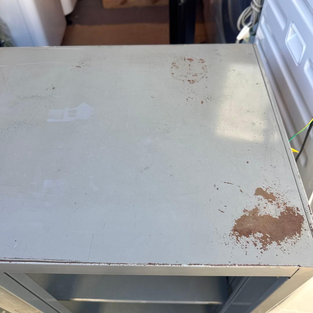 グレー金属製ガラス扉キャビネット　直接配送及び引き取りのみ