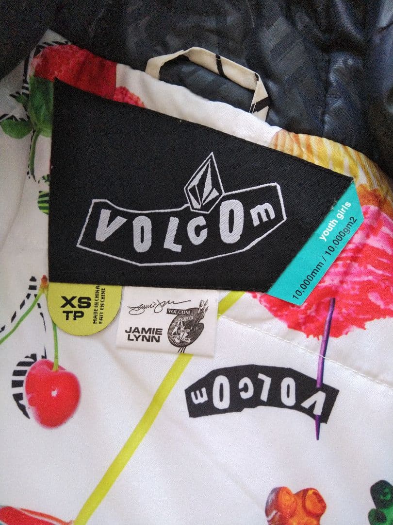 VOLCOM子ども用スノーボードウェアセット