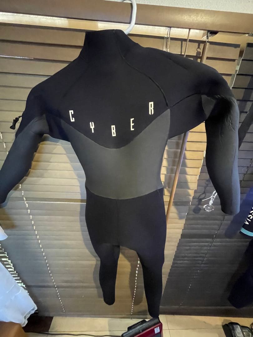 サイバーウエットスーツ男子キッズ用　1度着用のみ 浸水無し