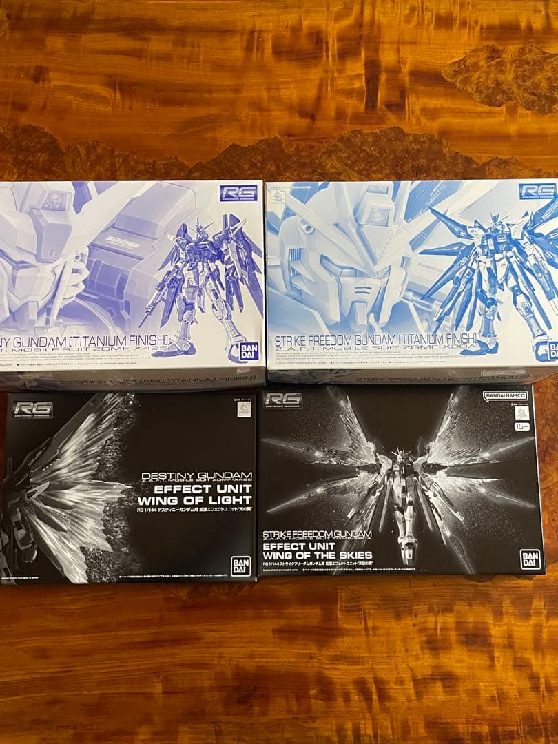 RG ストライクフリーダム&デスティニーガンダムチタニウムフィニッシュ&光翼