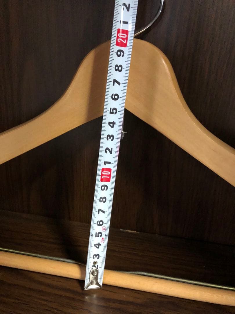 く*ま様 業者様必見！木製ハンガー 光沢仕上げ デザインまとめ売り230本！おま