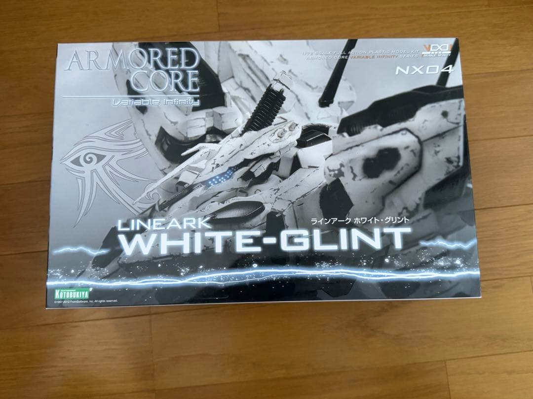 アーマード•コア　WHITE-GLINT（ホワイト・グリント）　プラモデル