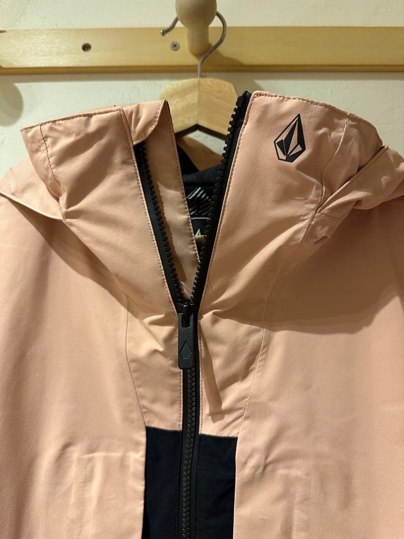 VOLCOM【ほぼ新品】人気カラー ジャケット／試着のみ・正規品