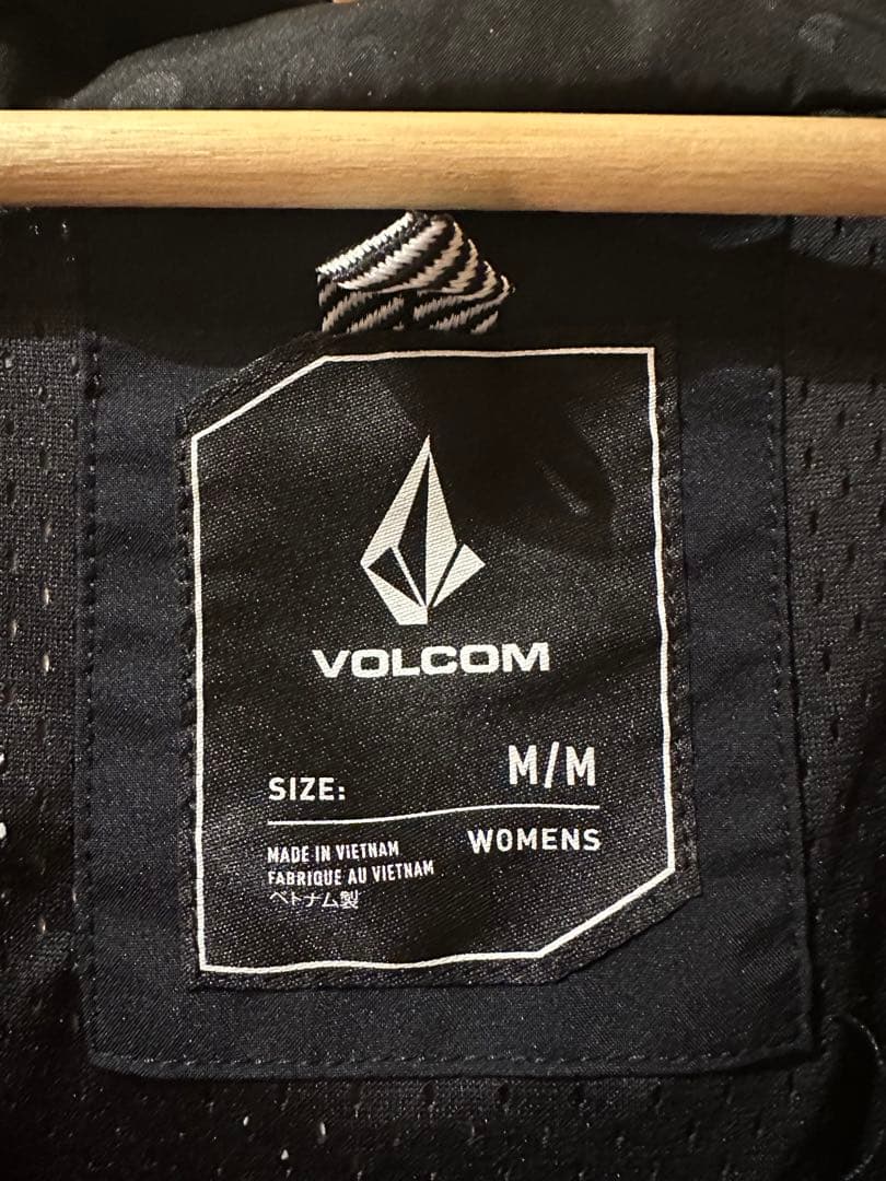 VOLCOM【ほぼ新品】人気カラー ジャケット／試着のみ・正規品