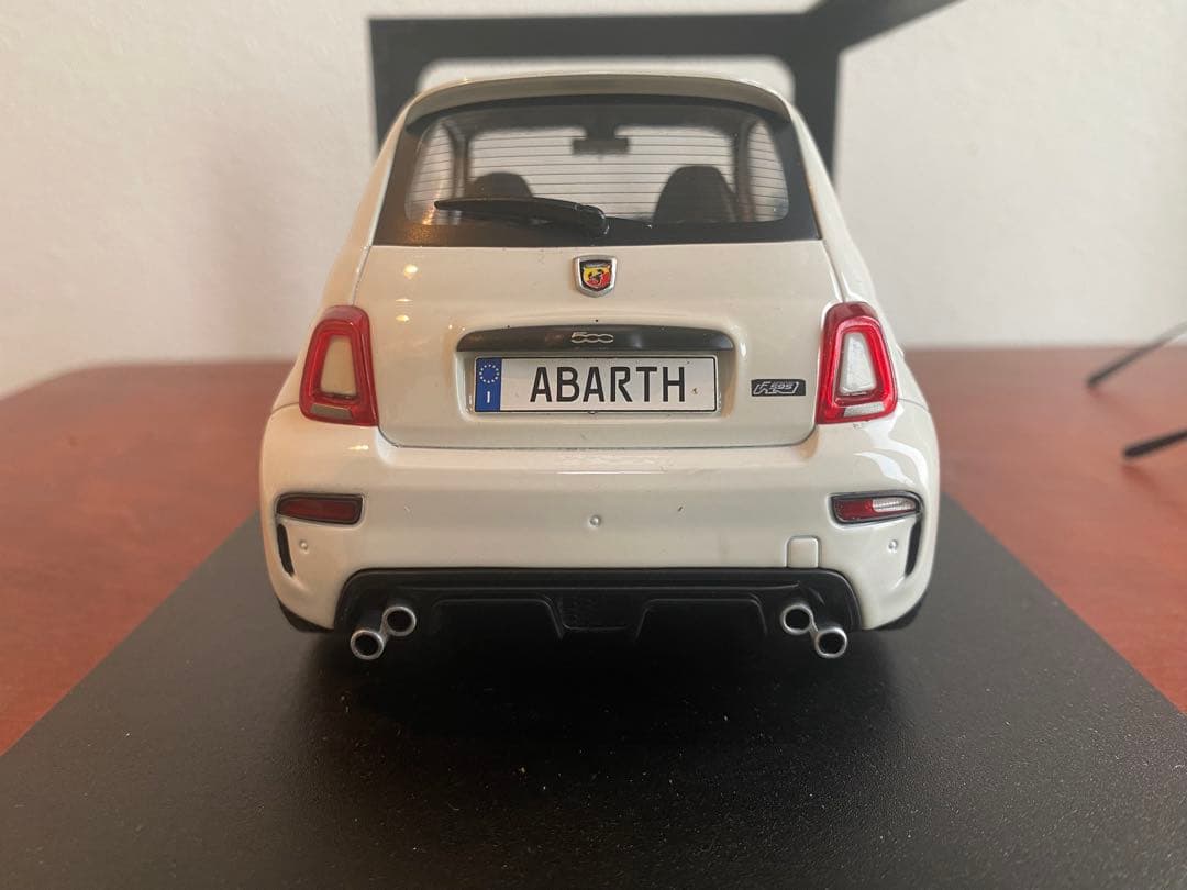 SOLIDO FIAT ABARTH 500 ホワイト　 1/18