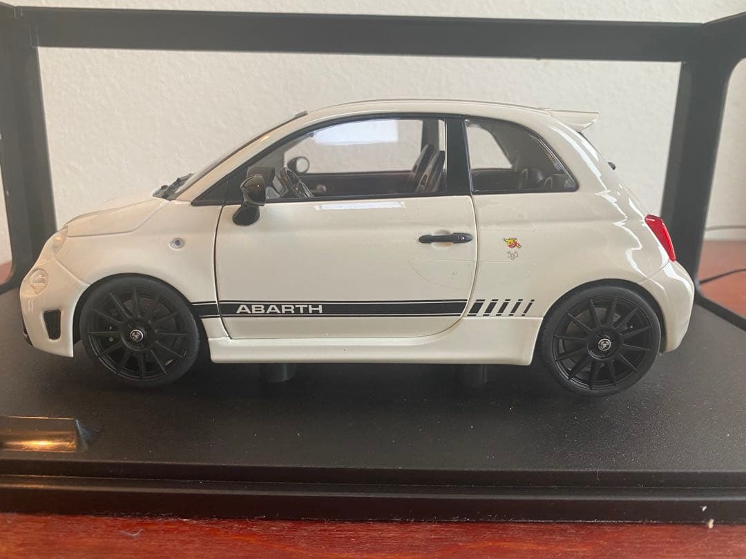 SOLIDO FIAT ABARTH 500 ホワイト　 1/18