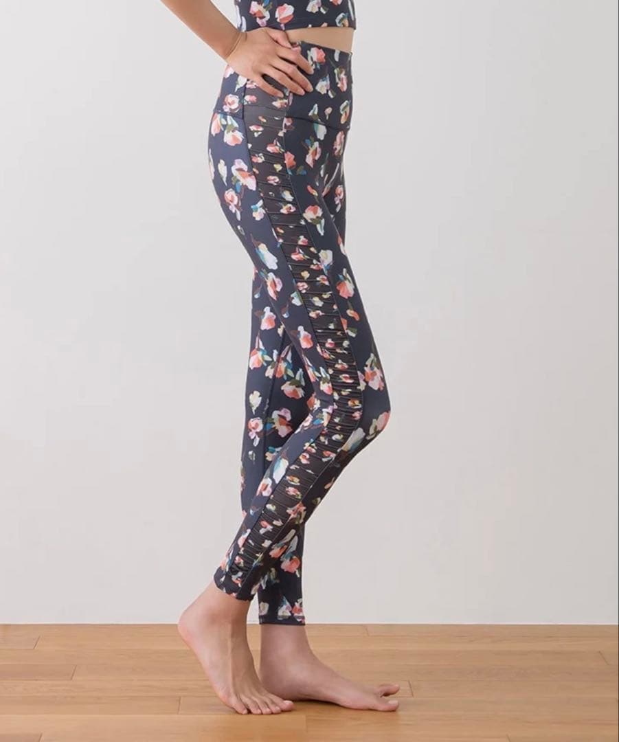 専用！新品未使用♡LAVA限定♡SUKALA ローズプリントレギンス　M